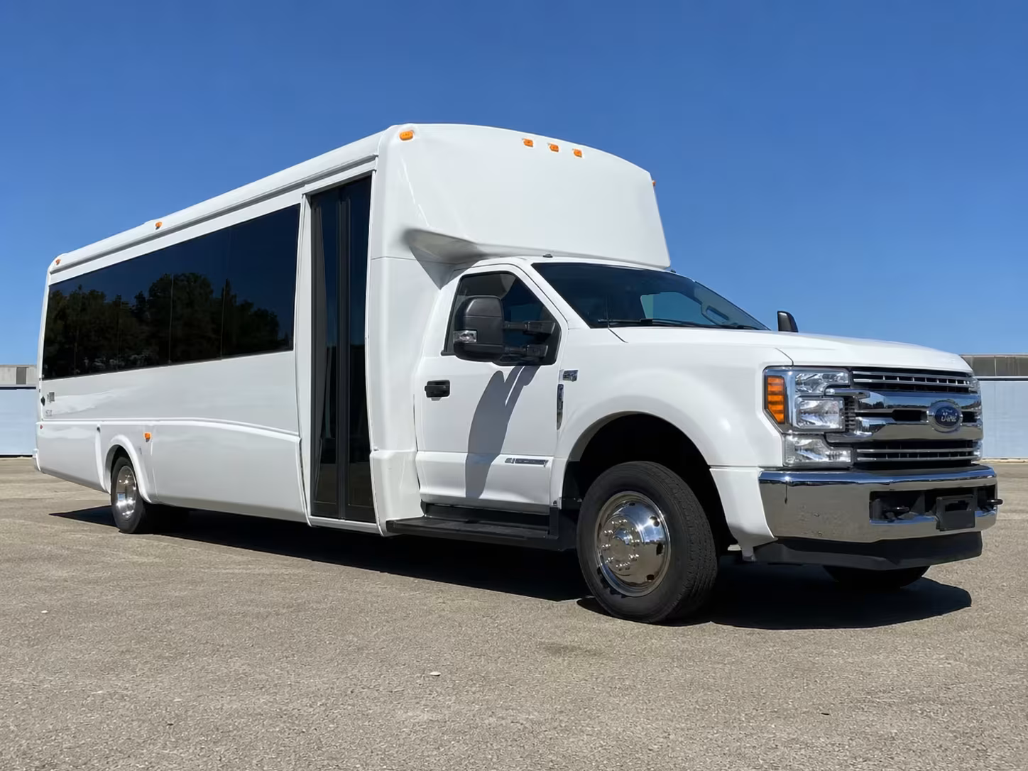 minibus rentals in montgomery for smaller prom groups on a budget